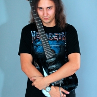 Рустам Макаров – гитара